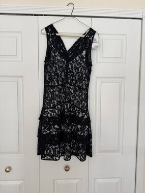 Michael Kors Black Lace Overlay Dress..size 6… nwt